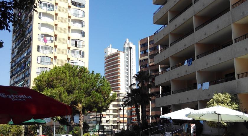 Halley Hotel & Apartments Affiliated By Melia Benidorm Esterno foto